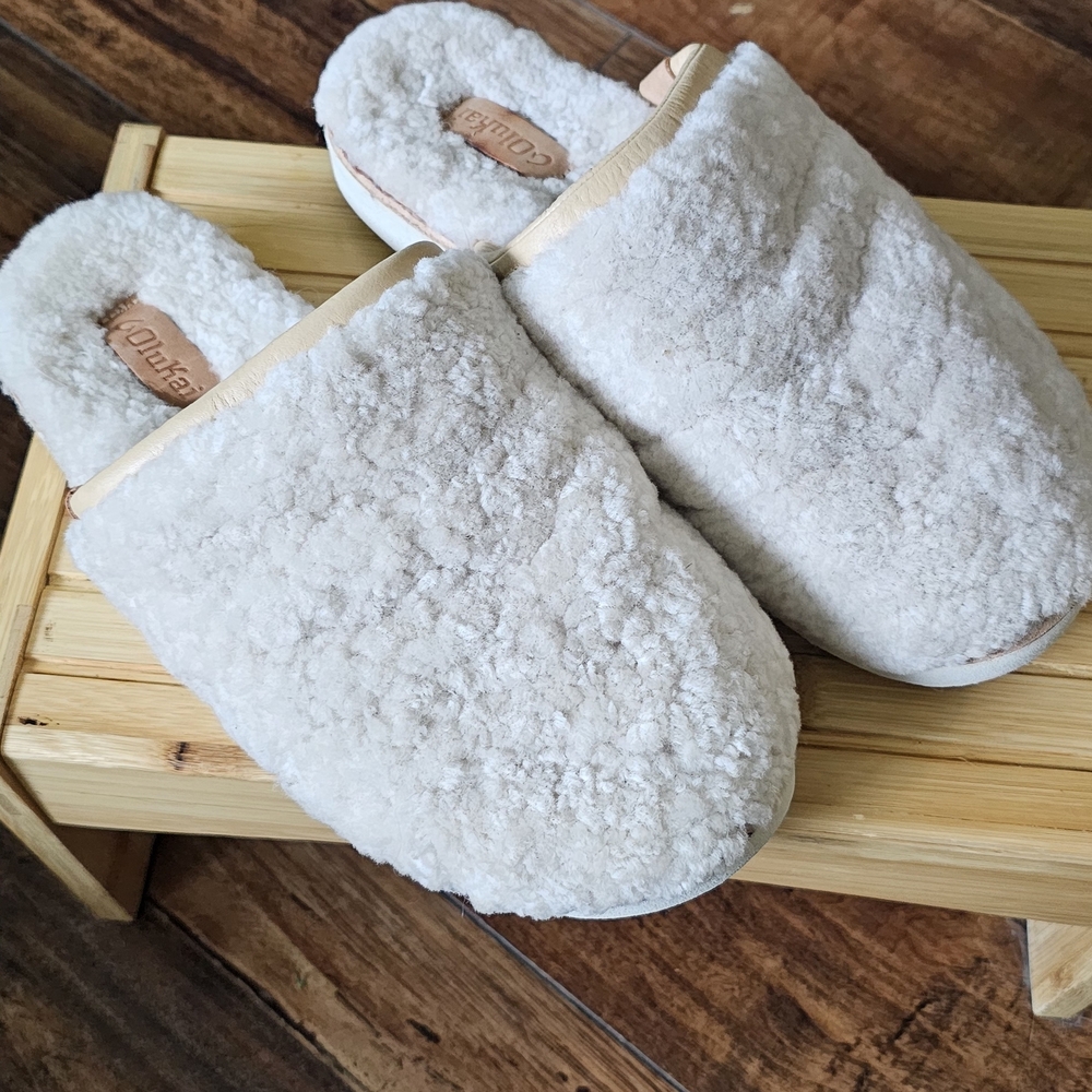 OluKai Cream Mules